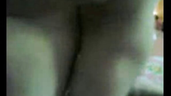 Troia magra e una mamma formosa cavalcano un filme gratis online porno cazzo insieme